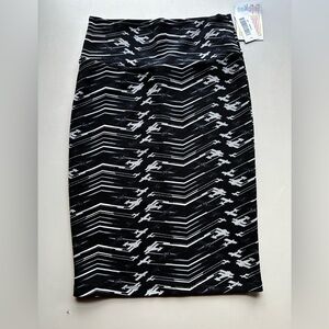 LuLaRoe Cassie 
Size: XS (2-4)
Color: Black & Grays